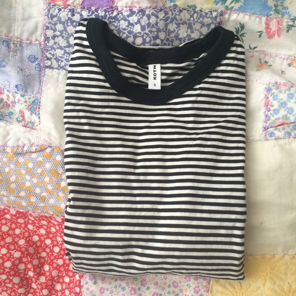 KOTN Women's Easy Crew T-shirt (size S)